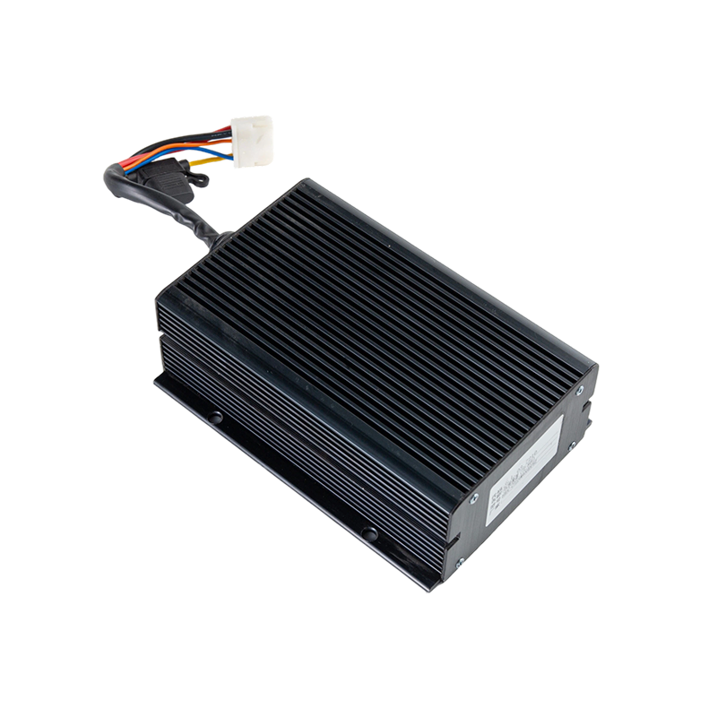 Högeffektiv, stabil uteffekt IP65 Dammtät oljebeständig DC48V Gaffeltruck med bred ingång DC-DC-spänning Step Down Module