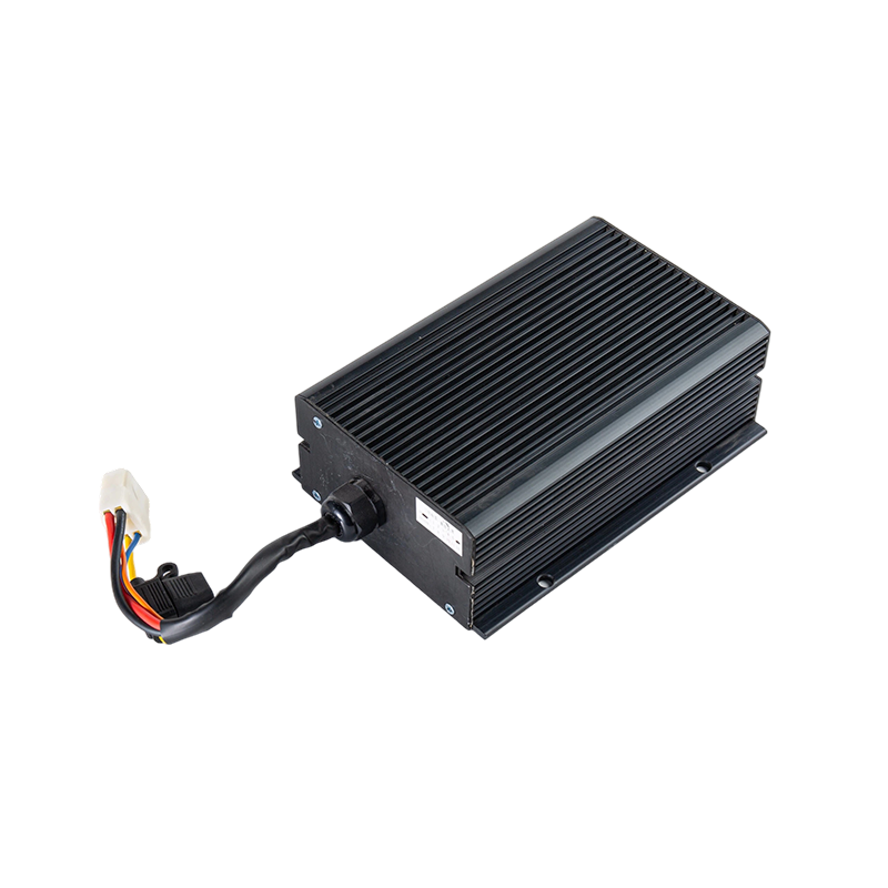 Högeffektiv, stabil uteffekt IP65 Dammtät oljebeständig DC48V Gaffeltruck med bred ingång DC-DC-spänning Step Down Module