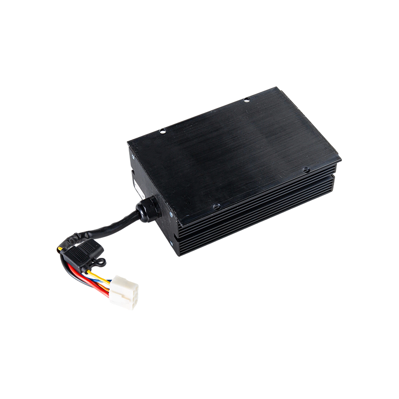 Högeffektiv, stabil uteffekt IP65 Dammtät oljebeständig DC48V Gaffeltruck med bred ingång DC-DC-spänning Step Down Module